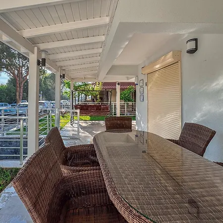 Kumsal كوشاداسيه